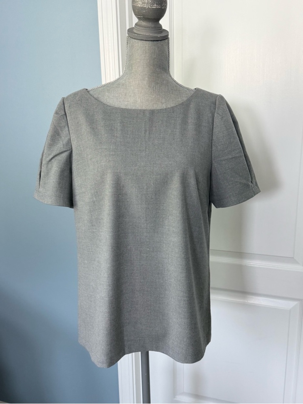Banana Republic Gray Short-Sleeved Blouse, sz L